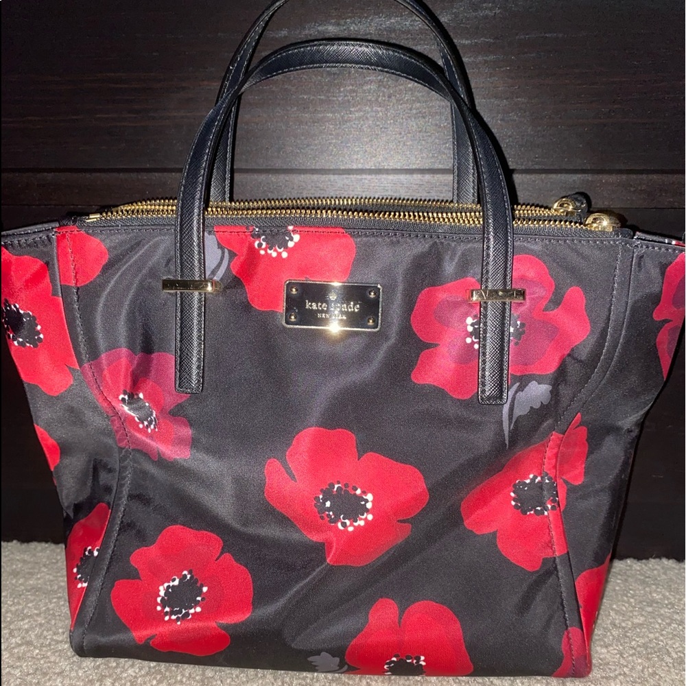 Black and Red Flower Kate Spade Purse ♠️
